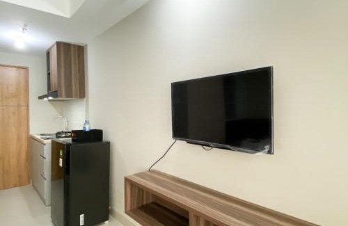 Duren Sawit Apartment | Modern Look and Tidy Studio Gateway Park LRT City Jatibening Apartment By Travelio
