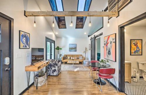 Cherokee Triangle Apartment | Modern Louisville Apartment with Furnished Deck