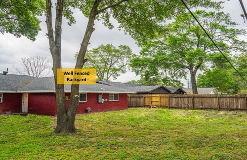 Spring Branch West House | Modern Lux 3 Bedroom House near City Center