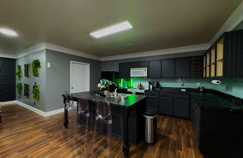 Picayune Condo | Modern Luxe Downtown Picayune Condo - Safe area & 20 mins to Slidell, La!
