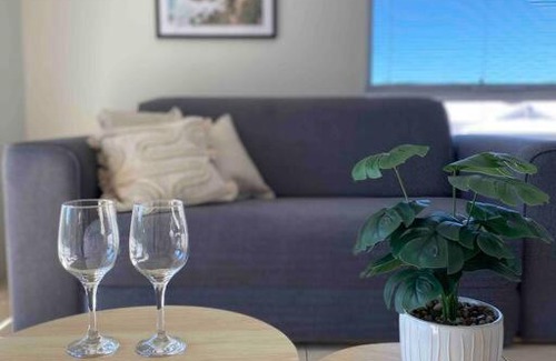 Clarkson Apartment | Modern Luxury 1 Bedroom Apartment - Walk to the shops! Free Wifi