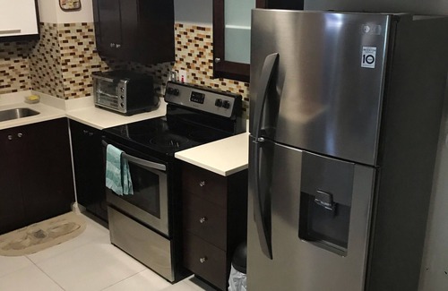 Saint Andrew Apartment | MODERN LUXURY 1BR/1BA/COZY/VIEWS OF KINGSTON