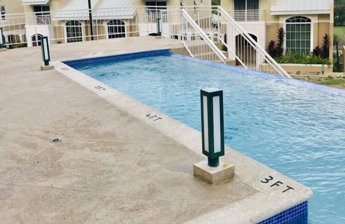 Saint Andrew Apartment | MODERN LUXURY 1BR/1BA/COZY/VIEWS OF KINGSTON