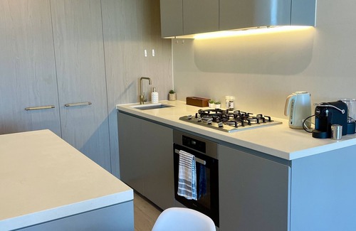 Glen Waverley Apartment | Modern Luxury 2 Bed, 2 Bath Apartment With Free Parking in Central Location