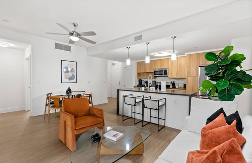 Pico Apartment | Modern Luxury 2BR in the Heart of Santa Monica – Walk to Beach, Dining & More