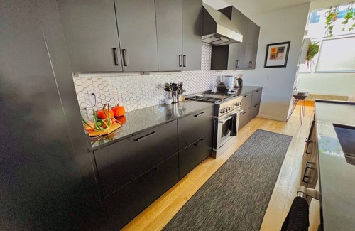 Villa Park House | Modern Luxury 4 Bed Home 7 Mins to Broncos Stadium