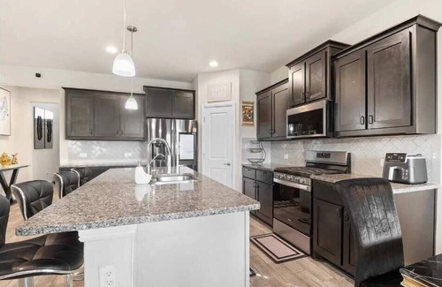 Haslet House | Modern Luxury 4BD Home Near Dallas TX