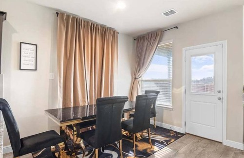 Haslet House | Modern Luxury 4BD Home Near Dallas TX