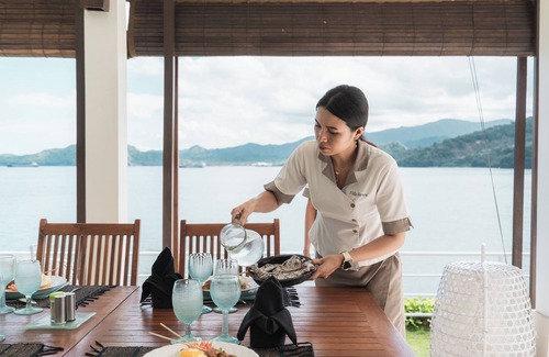 Manggis Villa | Modern Luxury 5 Bdr Ocean front Villa w/Infinity Pool in Candidasa