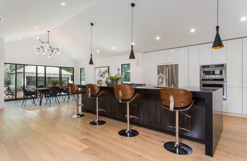 Larchmont House | Modern Luxury Bungalow with a Pool in Larchmont Village