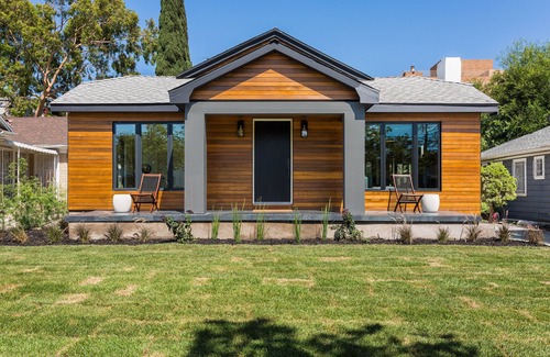 Larchmont House | Modern Luxury Bungalow with a Pool in Larchmont Village