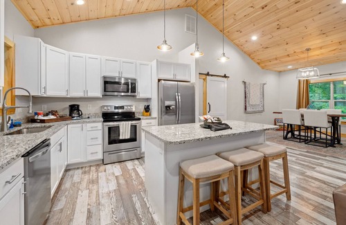 Almond Cabin | Modern Luxury Cabin in Bryson City!