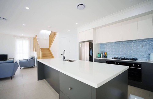 Sunnybank Hills House | Modern Luxury Family 5Bedrooms