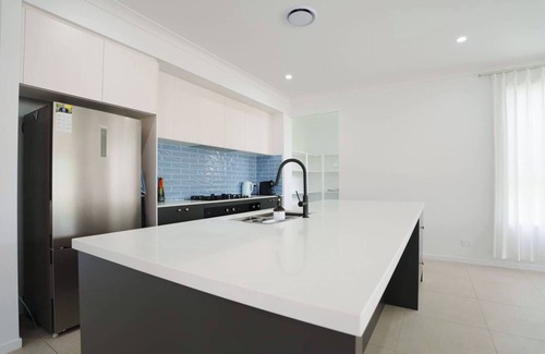 Sunnybank Hills House | Modern Luxury Family 5Bedrooms