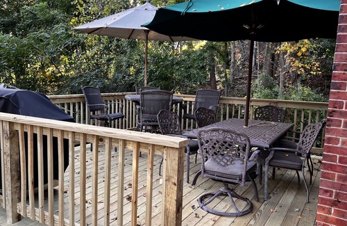 Montville House | Modern Luxury Home 1 minute walk to Mohegan Sun