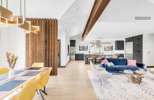 Newlands House | Modern Luxury Home Convenient to Downtown & Pearl