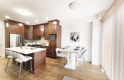 Fonthill House | Modern Luxury Home with Backyard