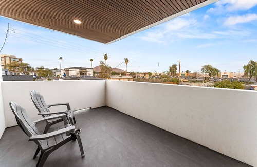 Rancho Ventura House | Modern Luxury Home with Pool/Jacuzzi Near Oldtown Scottsdale