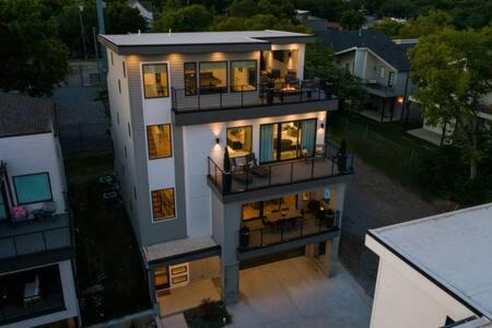 Talbot's Corner House | Modern Luxury Hot Tub Mini Golf Elevator Views