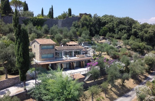Camaiore Villa | modern luxury villa with pool and view on hills - Pietrasanta & Forte dei Marmi