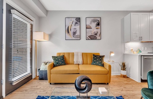 Plaza Midwood Apartment | Modern Luxury ☞ King Bed ☞ 1BR in Plaza Midwood