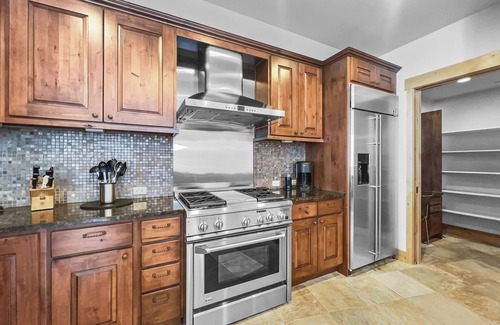 Copper Mountain Village House | Modern Luxury Mountain Townhome, Private Hot tub 35A