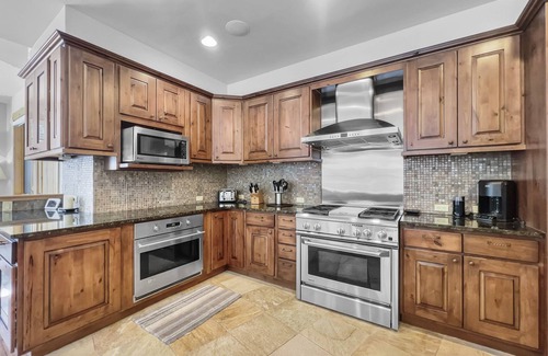 Copper Mountain Village House | Modern Luxury Mountain Townhome, Private Hot tub 35A