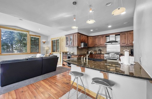 Copper Mountain Village House | Modern Luxury Mountain Townhome, Private Hot tub 35A
