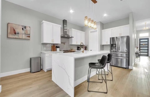 West Dallas House | Modern Luxury Stay in Dallas/Irving–Cozy & Elegant