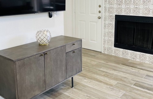 Paradise Valley Village Condo | Modern Luxury - walk to Kierland