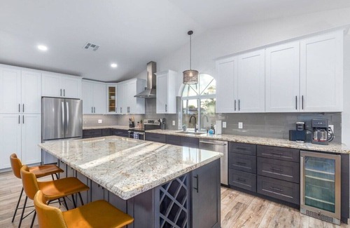 Mesa House | Modern Mesa Oasis|FREE Heated Pool|Al-Fresco Living
