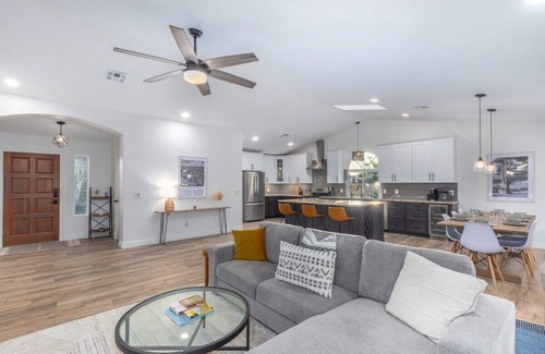 Mesa House | Modern Mesa Oasis|FREE Heated Pool|Al-Fresco Living