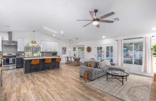 Mesa House | Modern Mesa Oasis|FREE Heated Pool|Al-Fresco Living