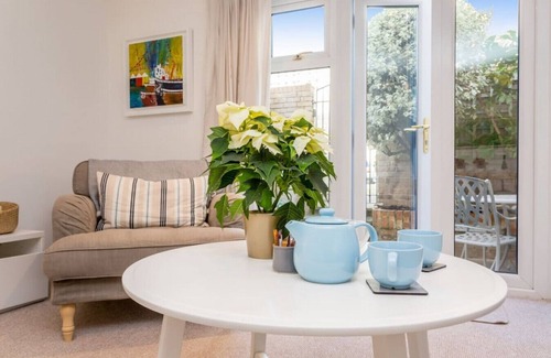 Montpelier House | Modern Mews House City Centre location with free parking and outdoor space