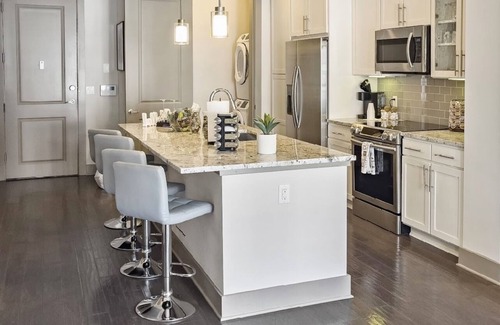 Midtown Condo | Modern Midtown Oasis