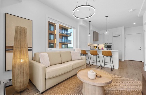 West Springs Apartment | Modern Mondrian Retreat | Patio, Parking, AC