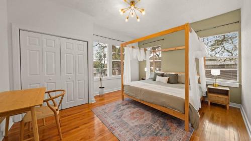 South Seminole Heights House | Modern Moroccan Villa w/Firepit, BBQ + Game Room!