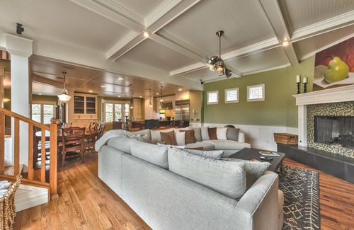 Downtown Park City House | Modern Mountain Luxury, Gourmet Kitchen, Patio + Hot Tub!
