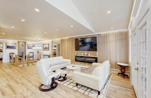 Campbell Park House | Modern Mountain Oasis