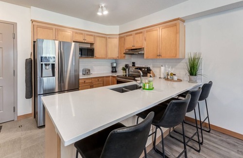 Canmore Condo | Modern Mountain View Condo in Prime Central Location: Bliss at Canmore Crossing!