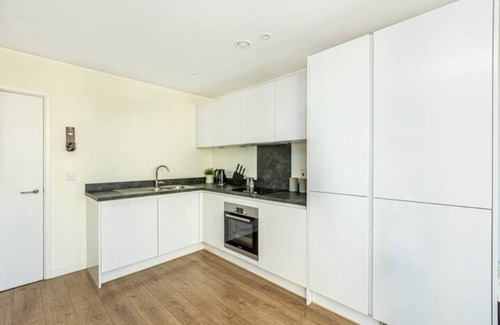 Coldharbour Apartment | Modern New 2BR flat w/Balcony in peaceful Brixton