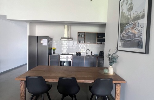 Australind House | Modern New Yorker Inspired Townhouse~ Full kitchen-Fast Wifi- Near Bunbury