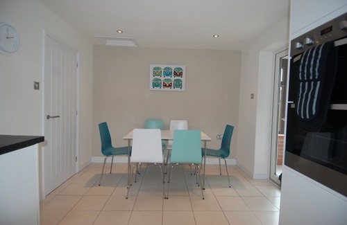 Sea Palling Cottage | Modern Newly Refurbished Detached House. Short Walk To Beach.