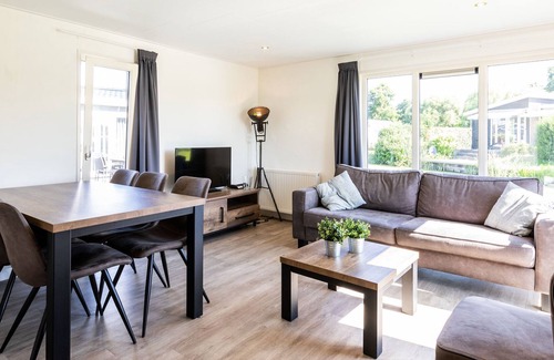 Lageweg Ski Chalet | Modern Chalet Only 18 km. From Rotterdam
