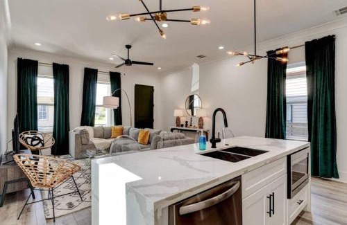 Tulane - Gravier House | Modern Nola Home W Superdome View