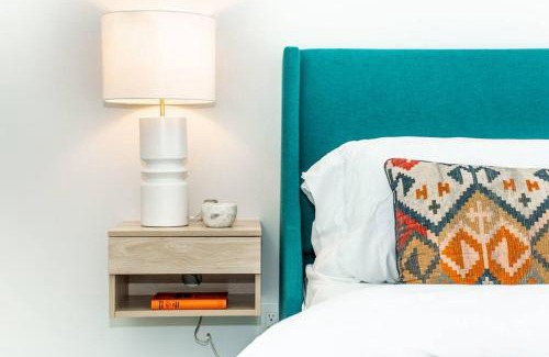 Jasper Place House | Modern Nordic Escape, 3BR Near WEM & DT, AirCon & Fireplace, Wifi, Sleeps 6!