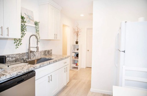 Claremont House | Modern Oasis, Private, Spa, Pool, Pets, Shop,Hike