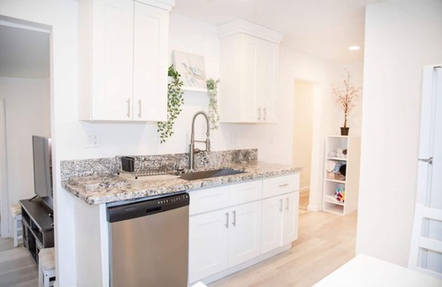 Claremont House | Modern Oasis, Private, Spa, Pool, Pets, Shop,Hike