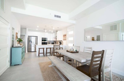 Northwest Point Condo | Modern Oceanfront 3 Bdr Condo/w Pool + Diving