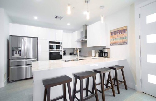 Northwest Point Condo | Modern Oceanfront 3 Bdr Condo/w Pool + Diving
